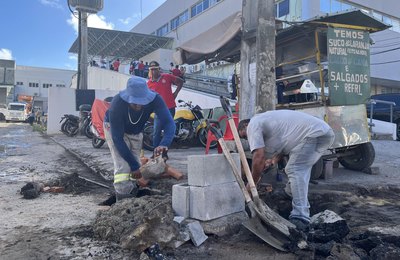 Canais de escoamento de água pluvial são limpos para evitar risco de alagamentos no HGE