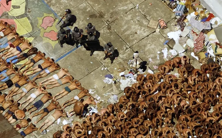 Massacre do Carandiru: após validar perdão de Bolsonaro, TJ-SP extingue penas de PMs