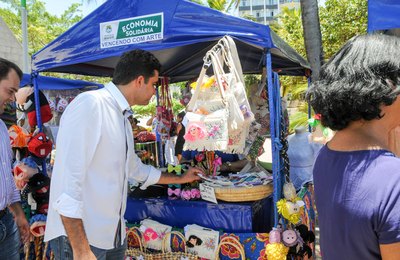 Rui Palmeira destaca geração de renda para mulheres