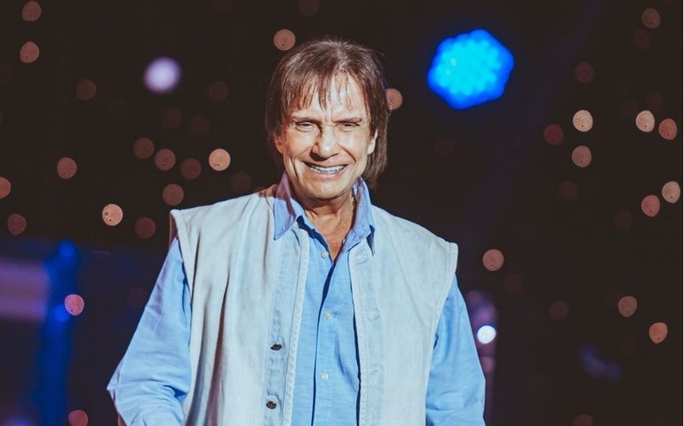 'Cover oficial' de Roberto Carlos encontra cantor e se emociona: Presente de Deus