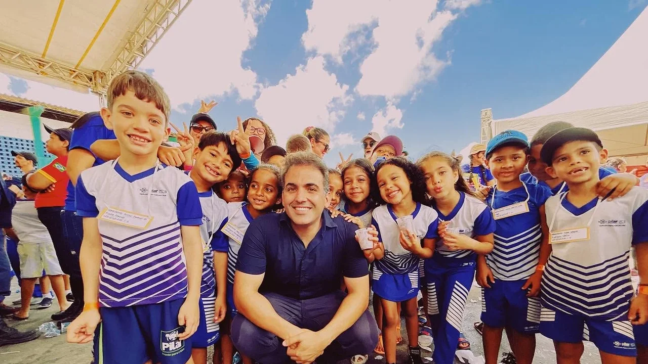 Renato Filho diz que escola pública não pode preparar aluno para um mundo que já ficou para trás