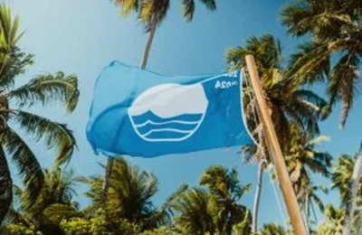 Praia do Patacho tem selo Bandeira Azul renovado para a temporada 2025/2026