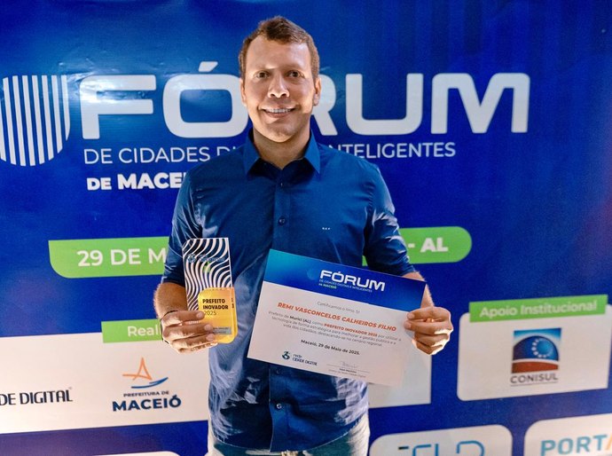 Remi Filho recebe título de Prefeito Inovador 2025 no Fórum de Cidades Digitais e Inteligentes