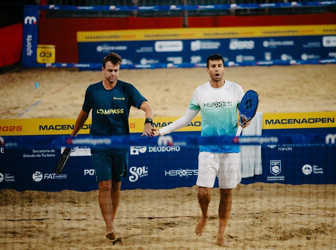 Brasileiros garantidos na final do Macena Open Prime na Praia do Francês