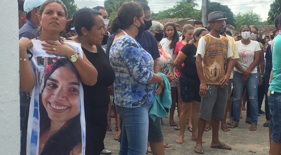 Caso Verônica: corpo de mulher parcialmente carbonizado é sepultado em Areia Branca / Foto: Foto: Aline Aragão/TV Atalaia