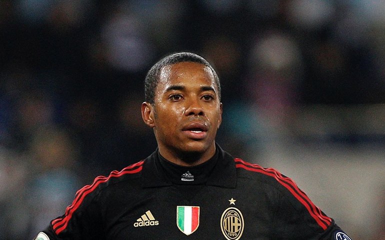 Robinho muda de versão e admite sexo com vítima de estupro em novos áudios