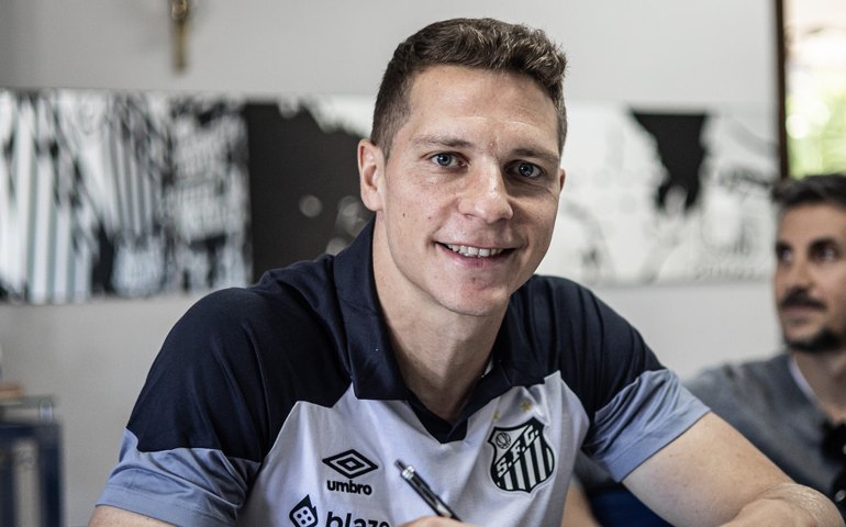 Júlio Furch demonstra confiança para substituir Marcos Leonardo diante do Flamengo em Brasília