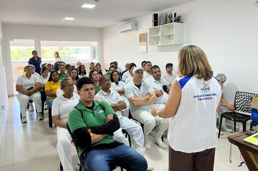 Vigilância Sanitária promove capacitação sobre boas práticas para supermercado