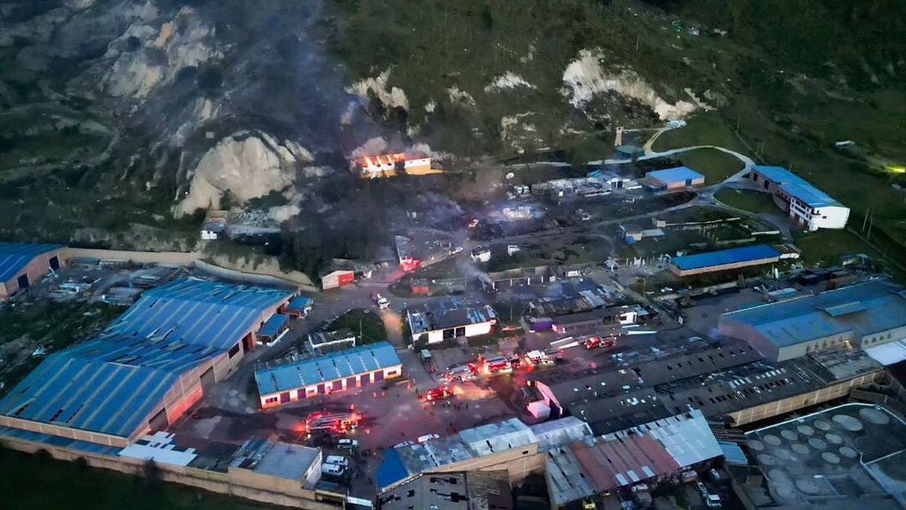 Explosão em fábrica de pólvora e fogos de artifício deixa um morto e mais de 30 feridos na Colômbia; vídeos