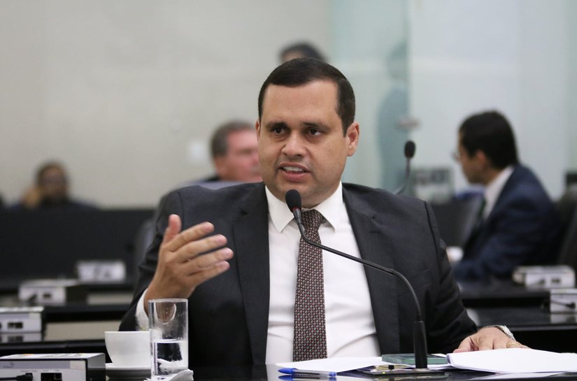 Fernando Pereira cobra informações sobre o processo de outorga dos serviços de água em Junqueiro