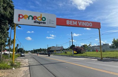 Novos portais são instalados nos acessos a Penedo