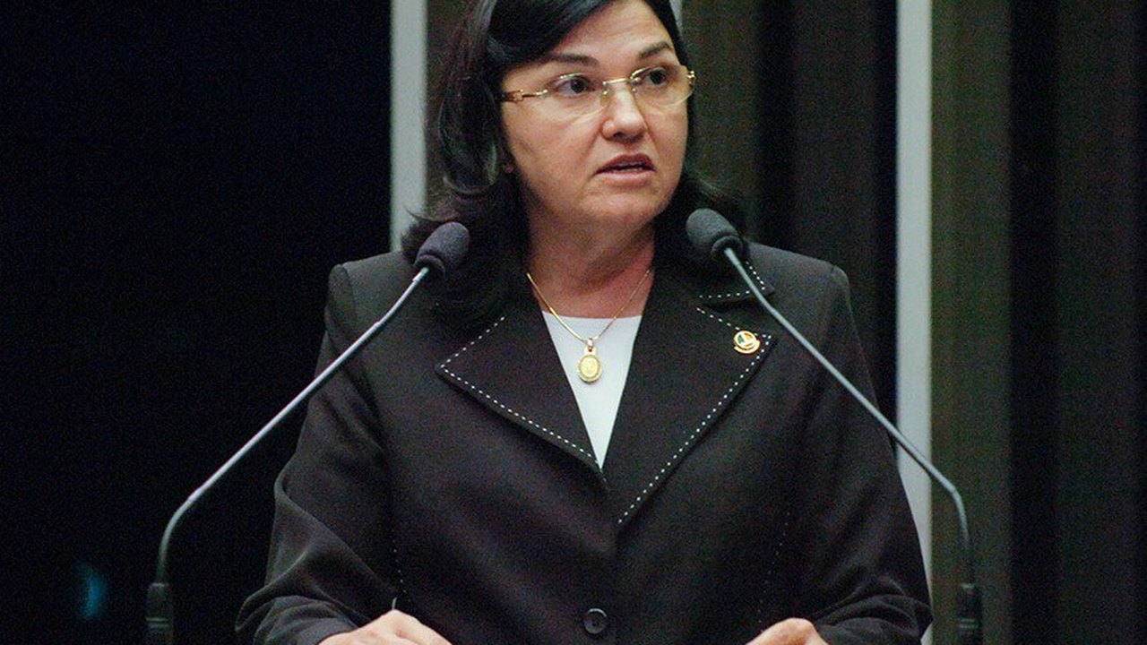 Morre ex-senadora Ada Mello