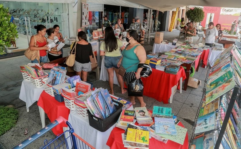 Venda de livros na Festa Literária de Penedo supera expectativas