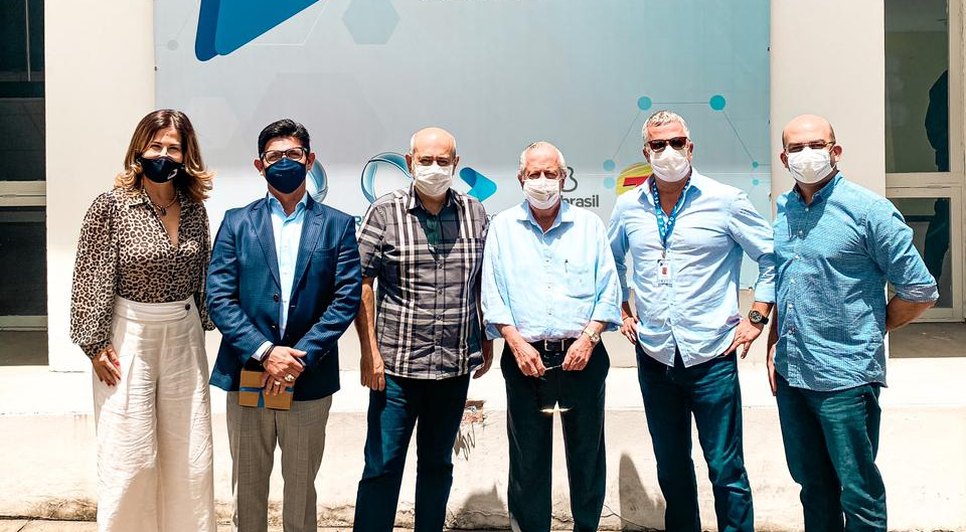 whats / Foto: Eles foram recebidos pelo empresário Walter Franco, pelo superintendente do Sistema Atalaia de Comunicação, Augusto Franco Neto, e pela porta-voz do grupo, Grace Franco