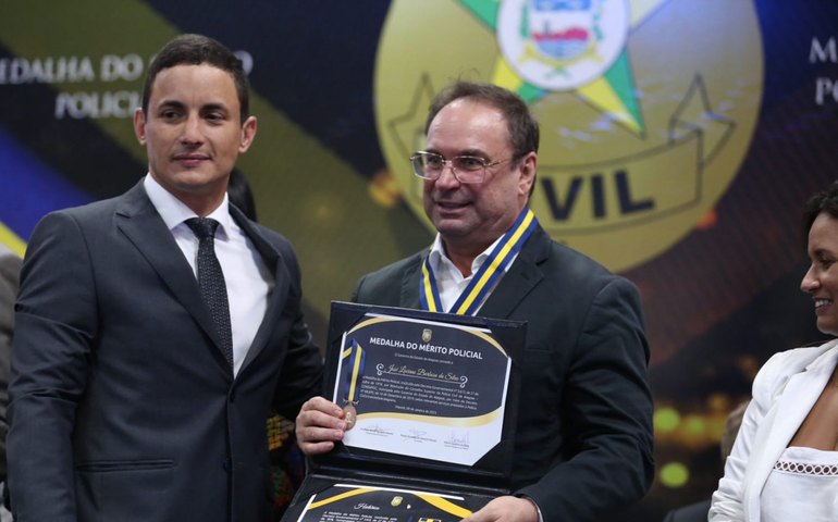 Prefeito Luciano recebe medalha e destaca exemplo do policial Anderson Lima