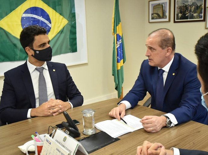 Cras abertos: JHC visita ministro Ónix por profissionais e demandas das famílias em vulnerabilidade de Alagoas