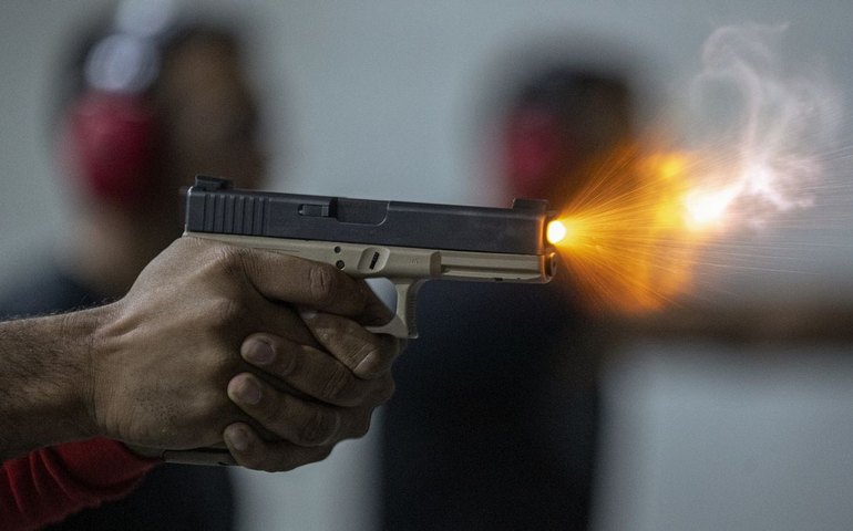 Giro internacional: Suécia quer endurecer lei sobre armas no país