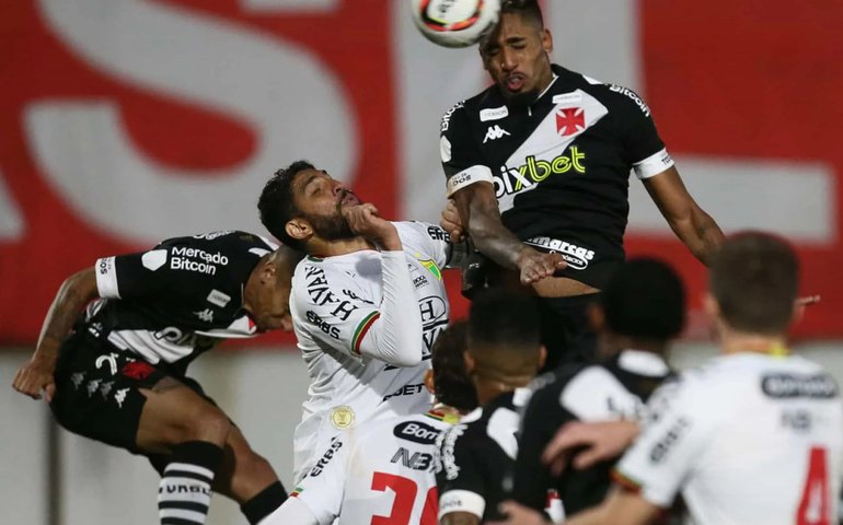 Vasco perde para o Brusque e soma sexta derrota seguida fora de casa na Série B