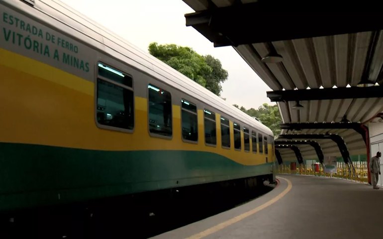 Deslizamento suspende circulação de trem de passageiros entre ES e MG