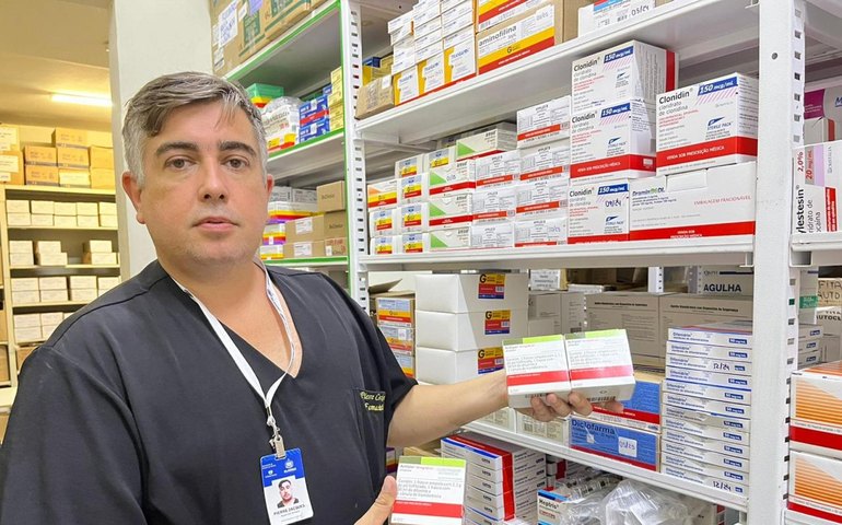 Farmacêutico do Hospital Ib Gatto orienta sobre armazenamento e descarte corretos de medicamentos