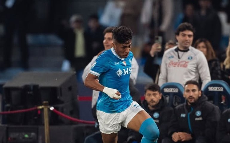 Napoli vence Milan por 1 a 0 e assume vice-liderança, sete pontos atrás da Inter