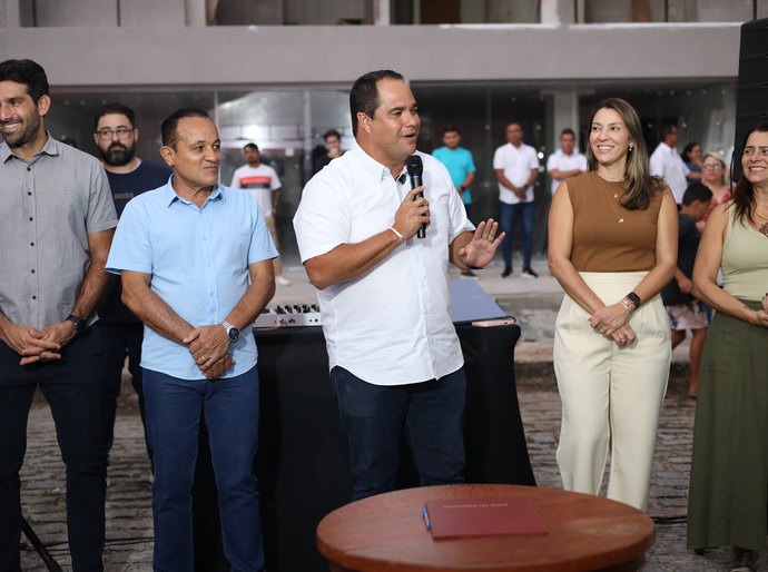Prefeito Bocão assina ordens de serviço de mais de R$ 1,2 milhão em requalificação de ruas do Francês
