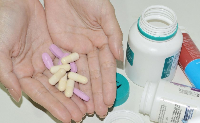 Automedicação pode piorar o quadro viral do paciente e prejudicar o tratamento adequado