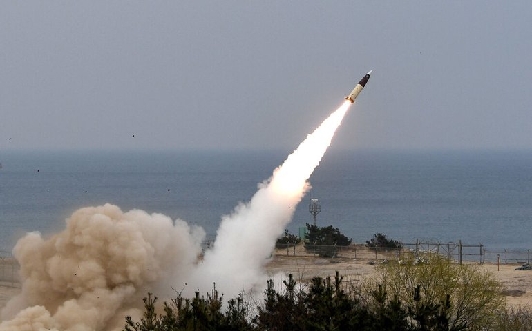 Foguete da Coreia do Norte que transportava segundo satélite espião explode em pleno ar
