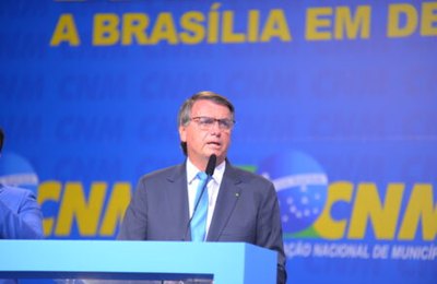 Em discurso na abertura, Bolsonaro enaltece trabalho realizado pelos prefeitos 