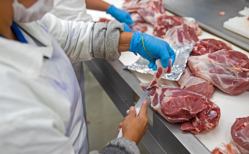Análise: mercado interno pode absorver parte da carne tarifada pelos EUA, mas precisa de estímulos