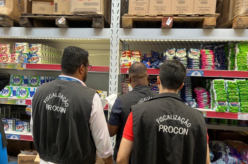 Procon Maceió autua supermercados por irregularidades