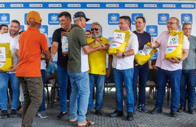 Paulo Dantas cumpre agenda de entregas e anuncia novos investimentos em Piaçabuçu