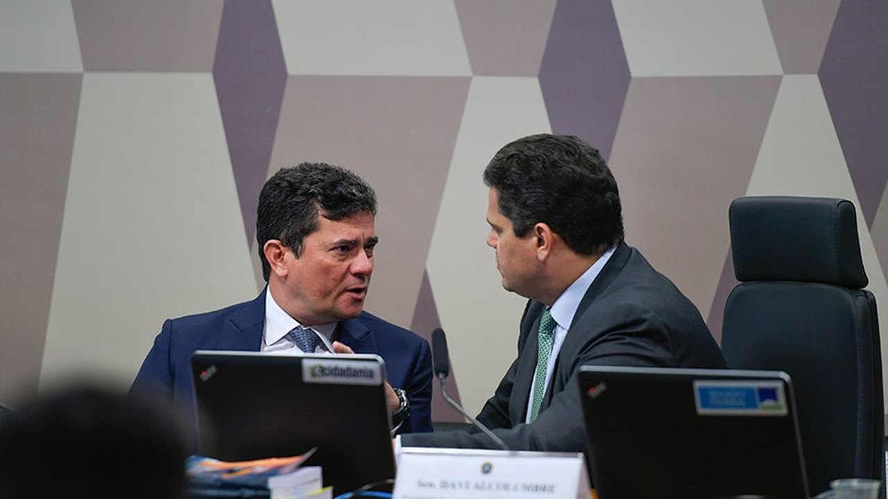 Ampliação da coleta de DNA de condenados é aprovada na CCJ