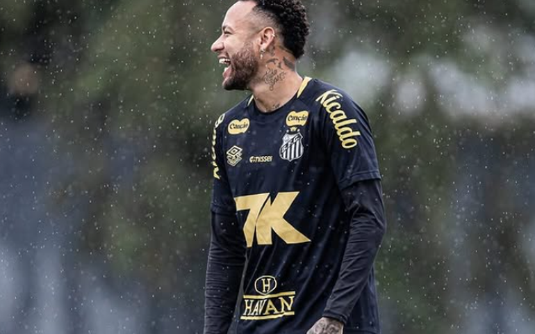Neymar treina com bola e fica perto de volta para ajudar Santos na reta final do Brasileirão
