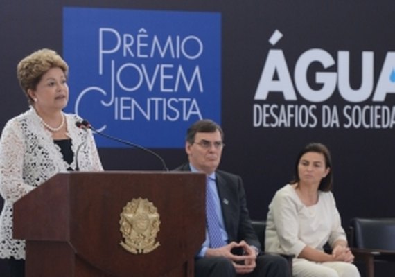 Dilma fala sobre consumo consciente de água, durante entrega do Prêmio Jovem Cientista