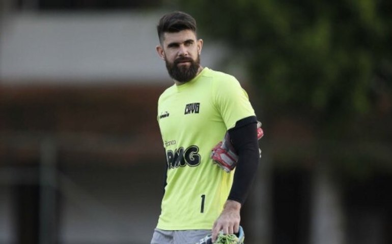 Vasco anuncia renovação do contrato com o goleiro Fernando Miguel até 2022