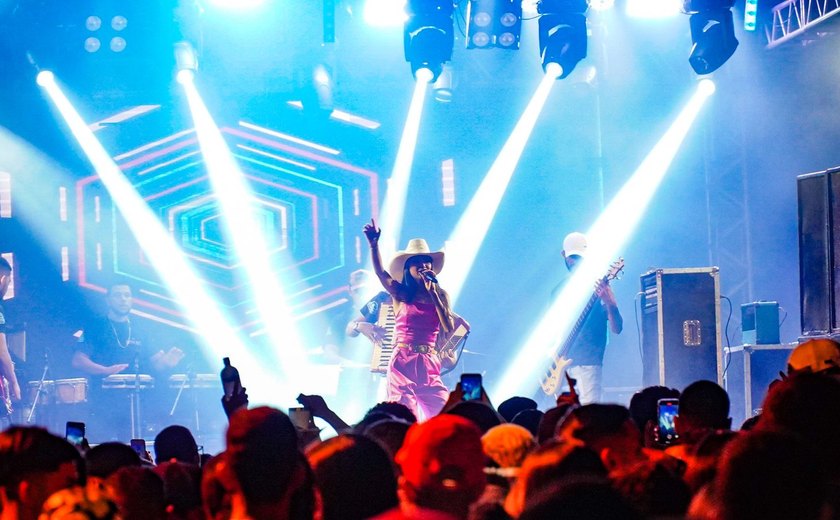 Shows e procissão encerram festa de Nosso Senhor dos Pobres no Povoado Mumbaça