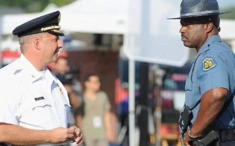 Torcedor dos Patriots leva socos e morre após briga em jogo da NFL; vídeos