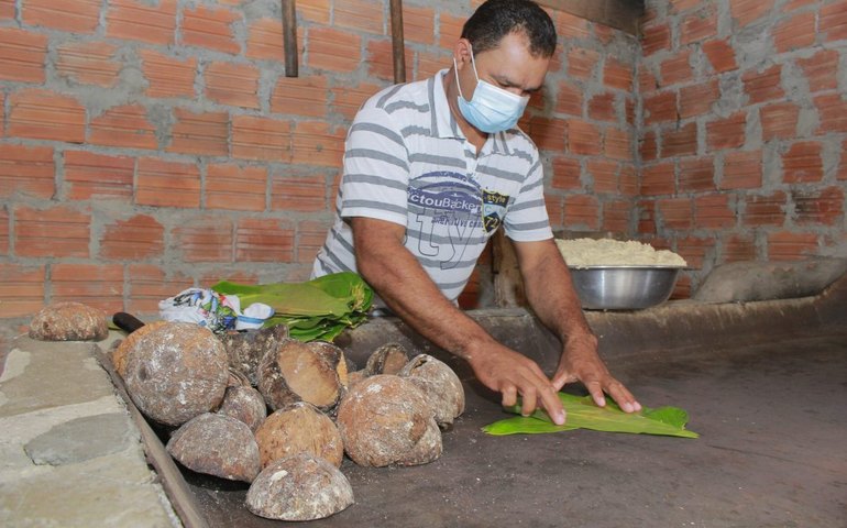 Agricultores familiares recebem apoio da Prefeitura de Penedo para produção e comercialização