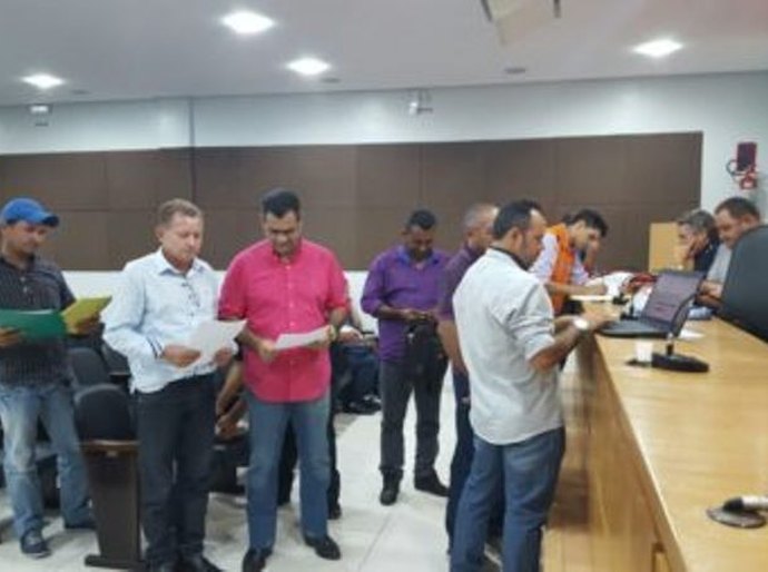AMA promove mutirão com Condecs para renovar decretos de emergência