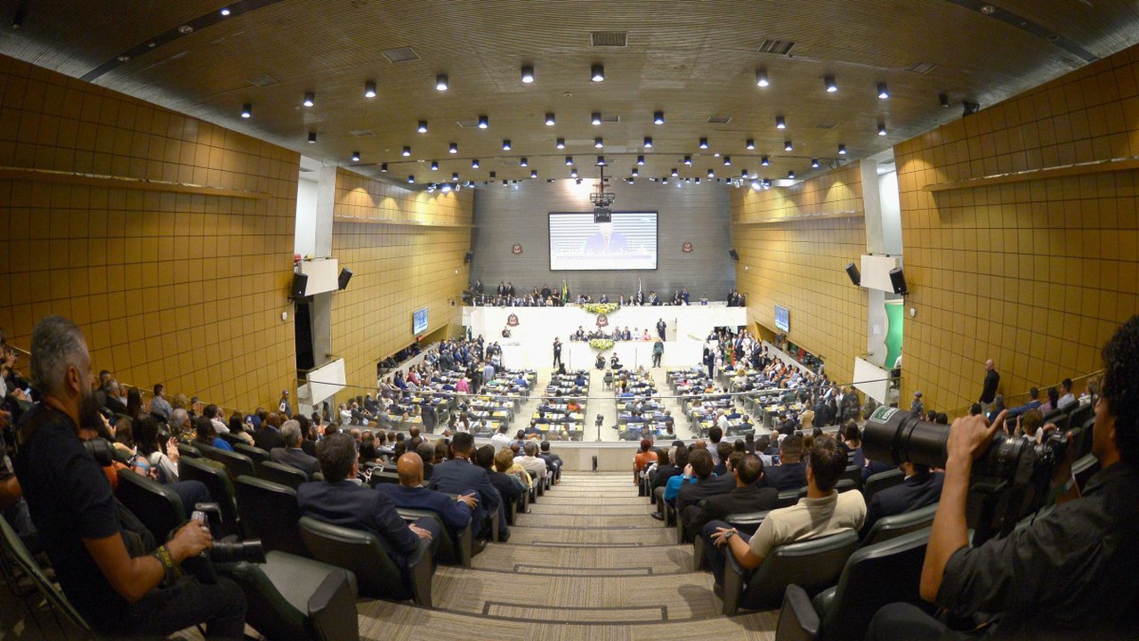 Deputados estaduais de SP tomam posse em legislatura que teve 42% de renovação