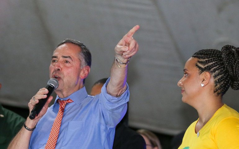 Oposição pede impeachment de Barroso após ministro criticar bolsonarismo em congresso da UNE