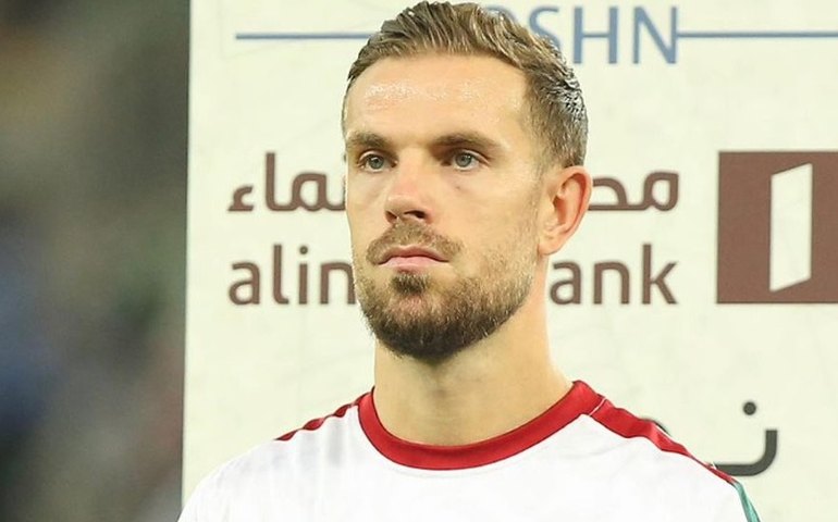Infeliz na Arábia Saudita, Henderson desperta interesse do Ajax, diz jornal
