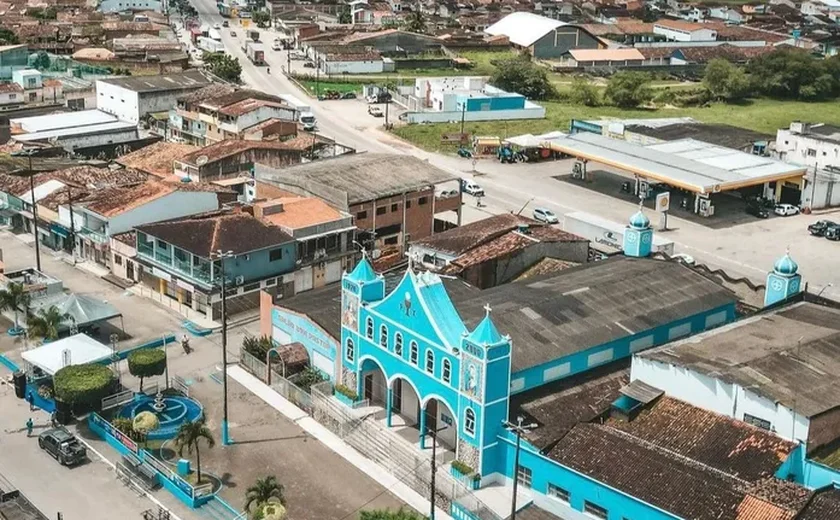 Polícia prende dupla suspeita de homicídio a facadas em Maribondo