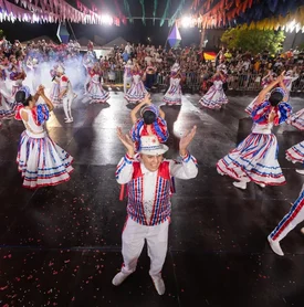 Coco de Roda emociona publico na primeira noite do concurso em Jaraguá