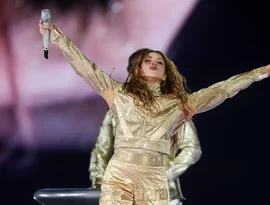 Shakira bate recorde de público com 400 mil pessoas em show no México