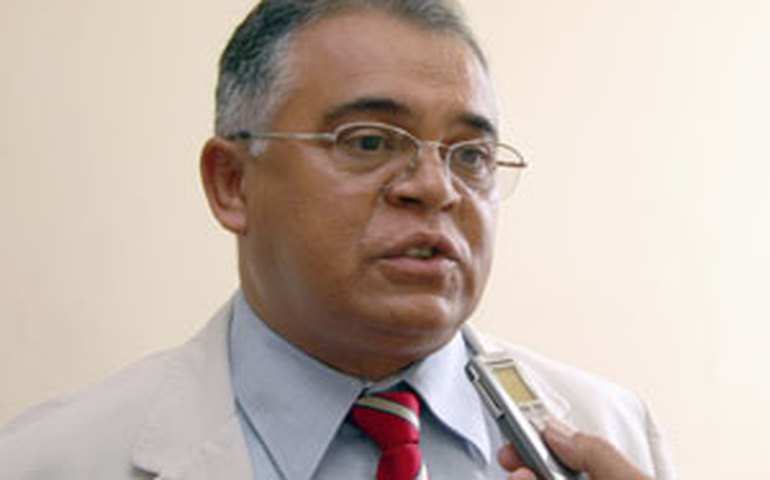 Professor destaca lançamento do livro 'Grandes Vultos que Honraram o Senado' em homenagem a José Maranhão