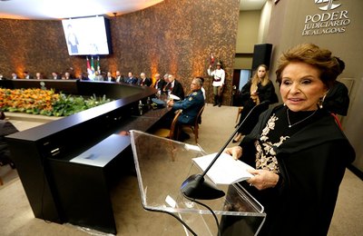 Ana Florinda reafirma compromisso com Justiça ao tomar posse no TJAL