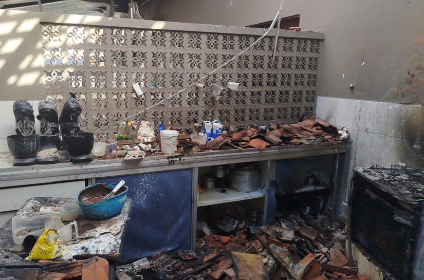 Explosão de botijão deixa prejuízo e destrói cozinha de confeiteira em Maceió