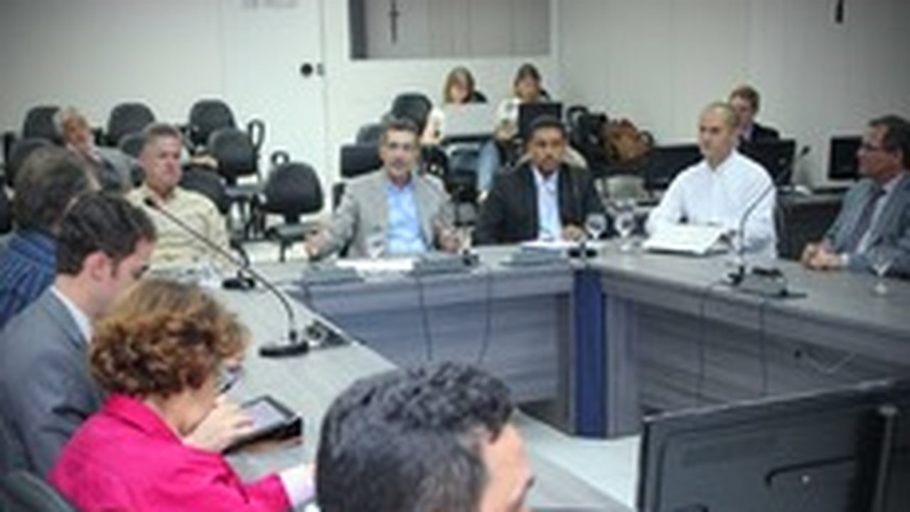 Governo e Grupo Synergy discutem impactos sociais do Estaleiro com instituições
